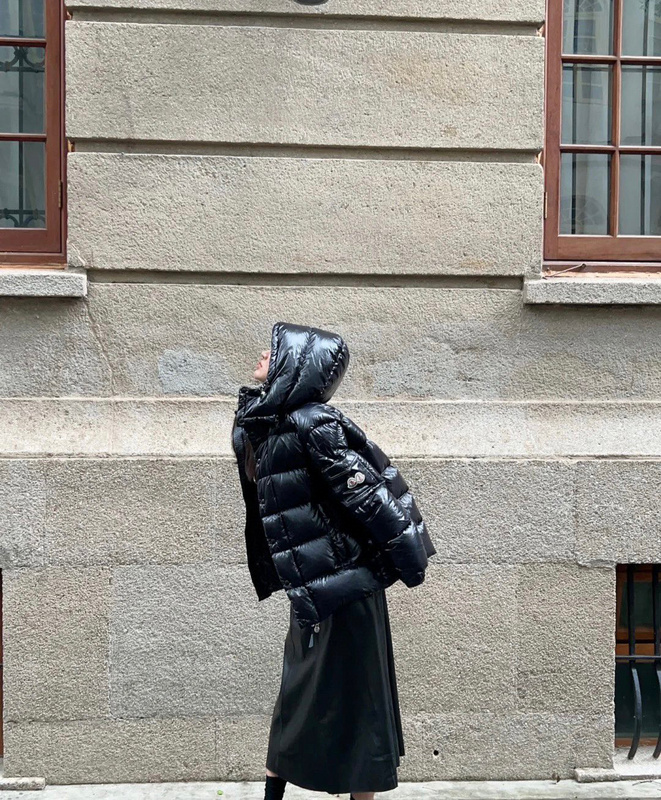 Moncler Down Jacket Wmns ID:20221203-388